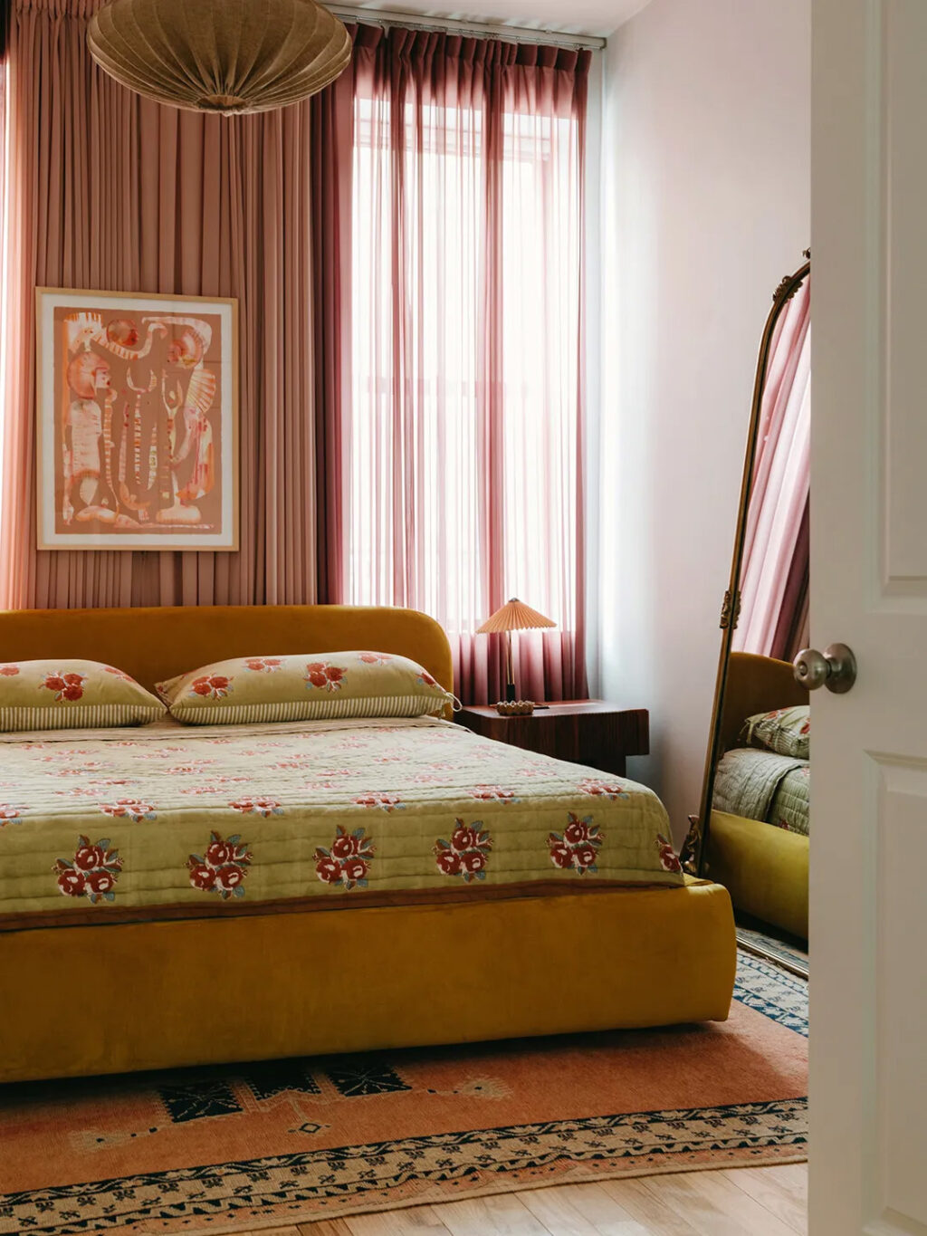 00 FEATURE Stephanie Berger 700 sq ft Apartment Home Tour Domino copy