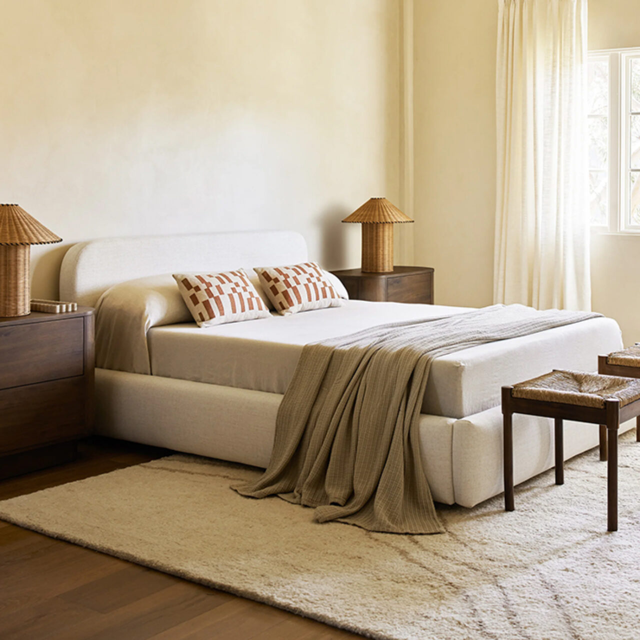 LG 3670 BED Linen Talc